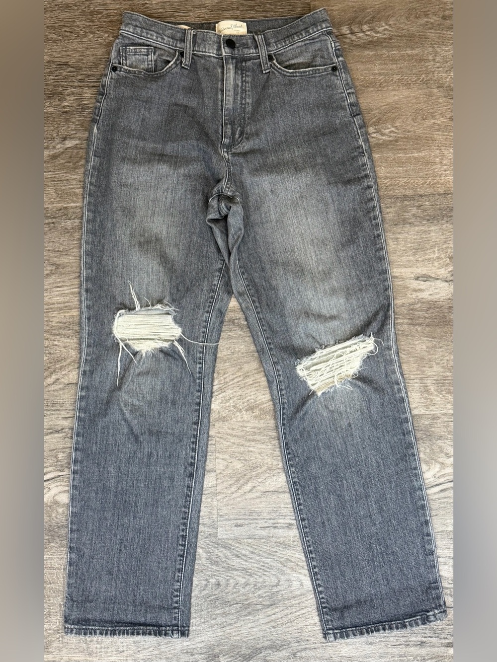 Universal Thread Women’s 2/26R Vintage Straight Jeans Gray Distressed Knee